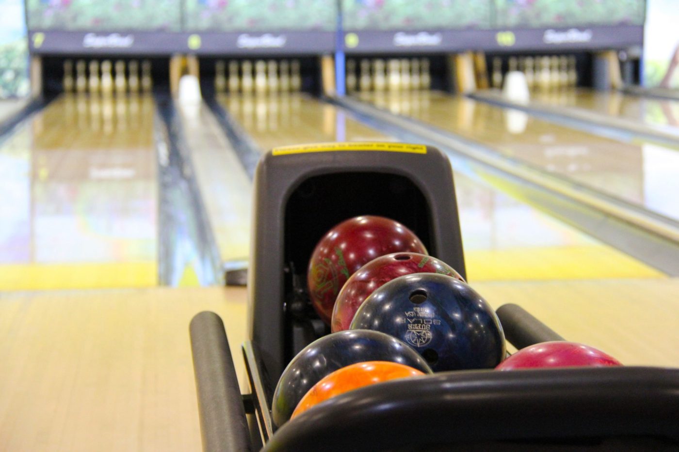 Why Bowling Alleys Have to Focus on Full Service Entertainment